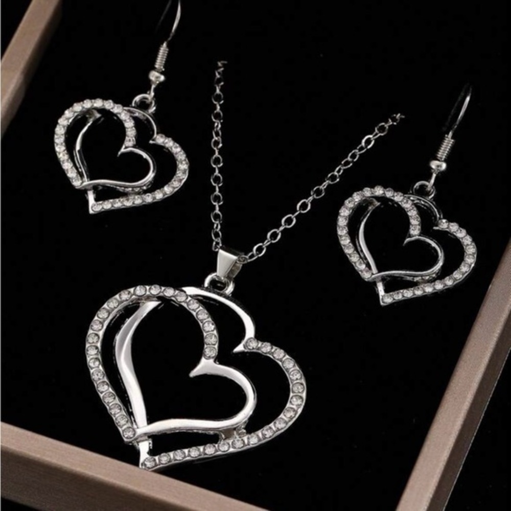 Elegant Silver Heart Jewelry Set